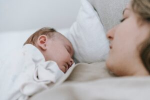 will ceiling fan make a newborn baby sick